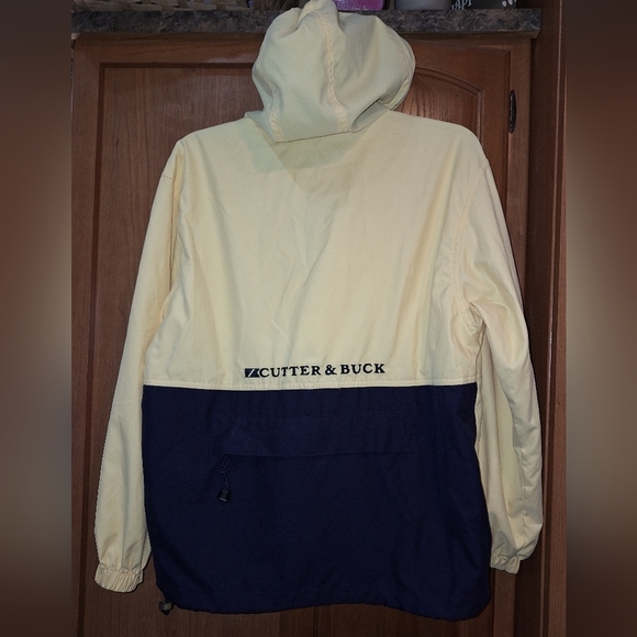 A Cutter & Buck Atlanta Braves hooded jacket in a ladie's size small. - Picture 4 of 9